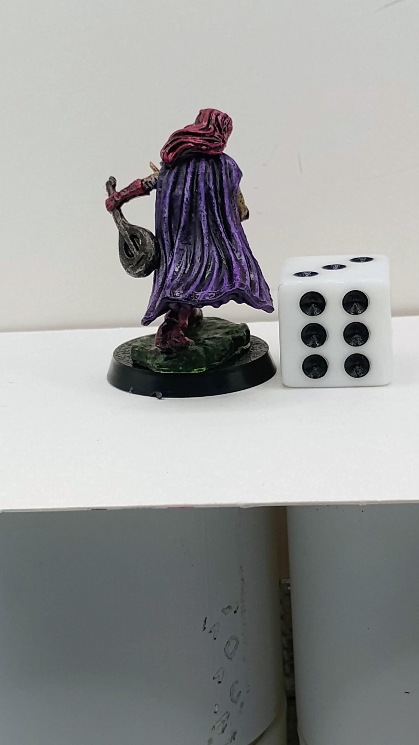 Human Bard Miniature: Violet and Crimson Lute Player