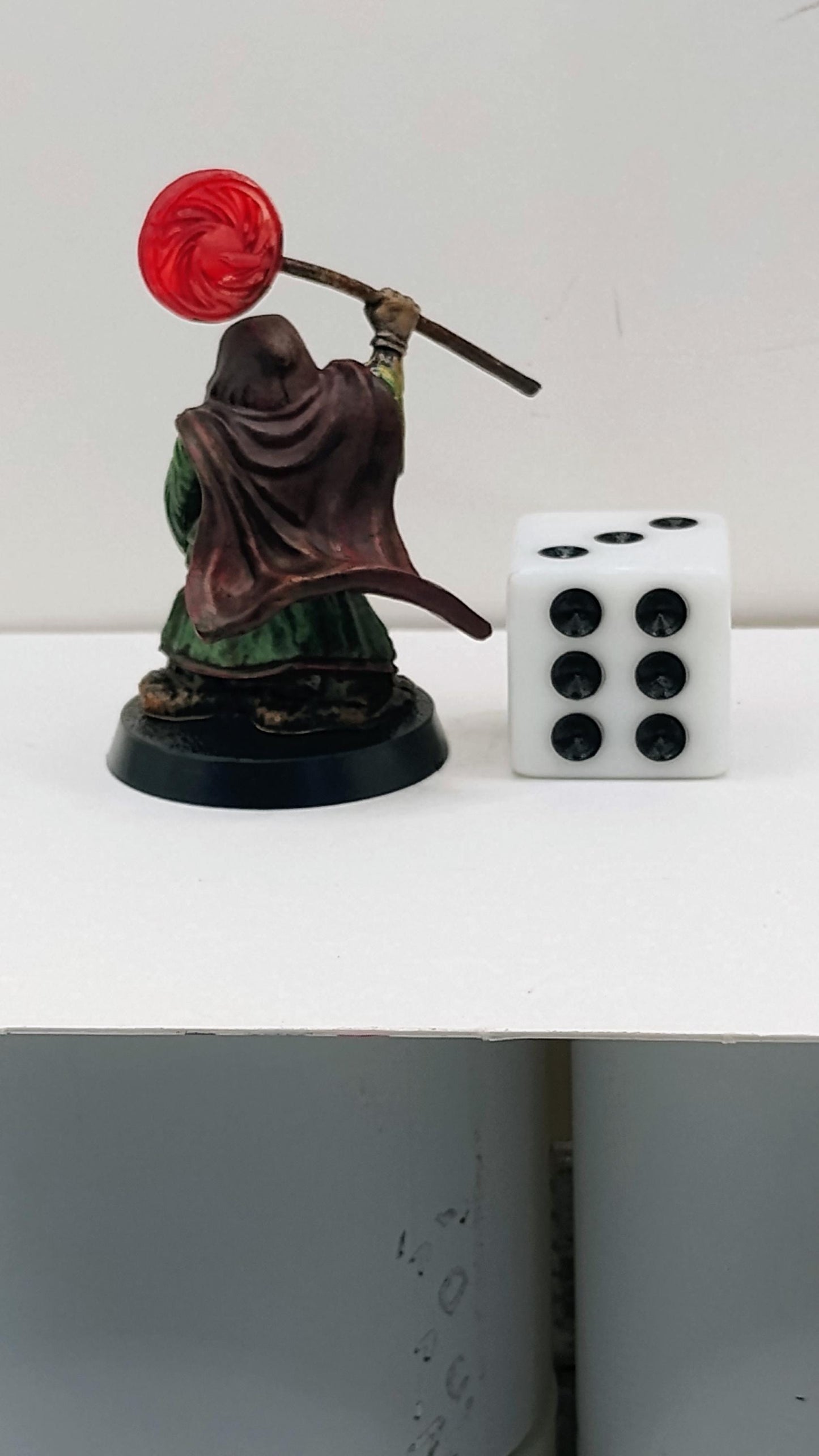 Dwarf Wizard Miniature: Green Robe, Arcane Disc