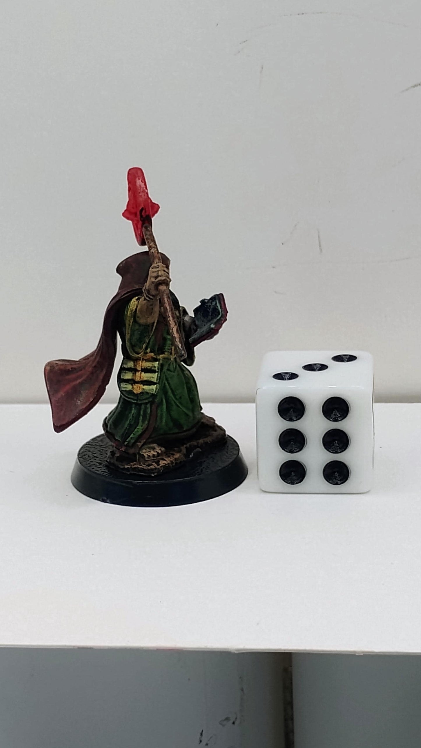 Dwarf Wizard Miniature: Green Robe, Arcane Disc