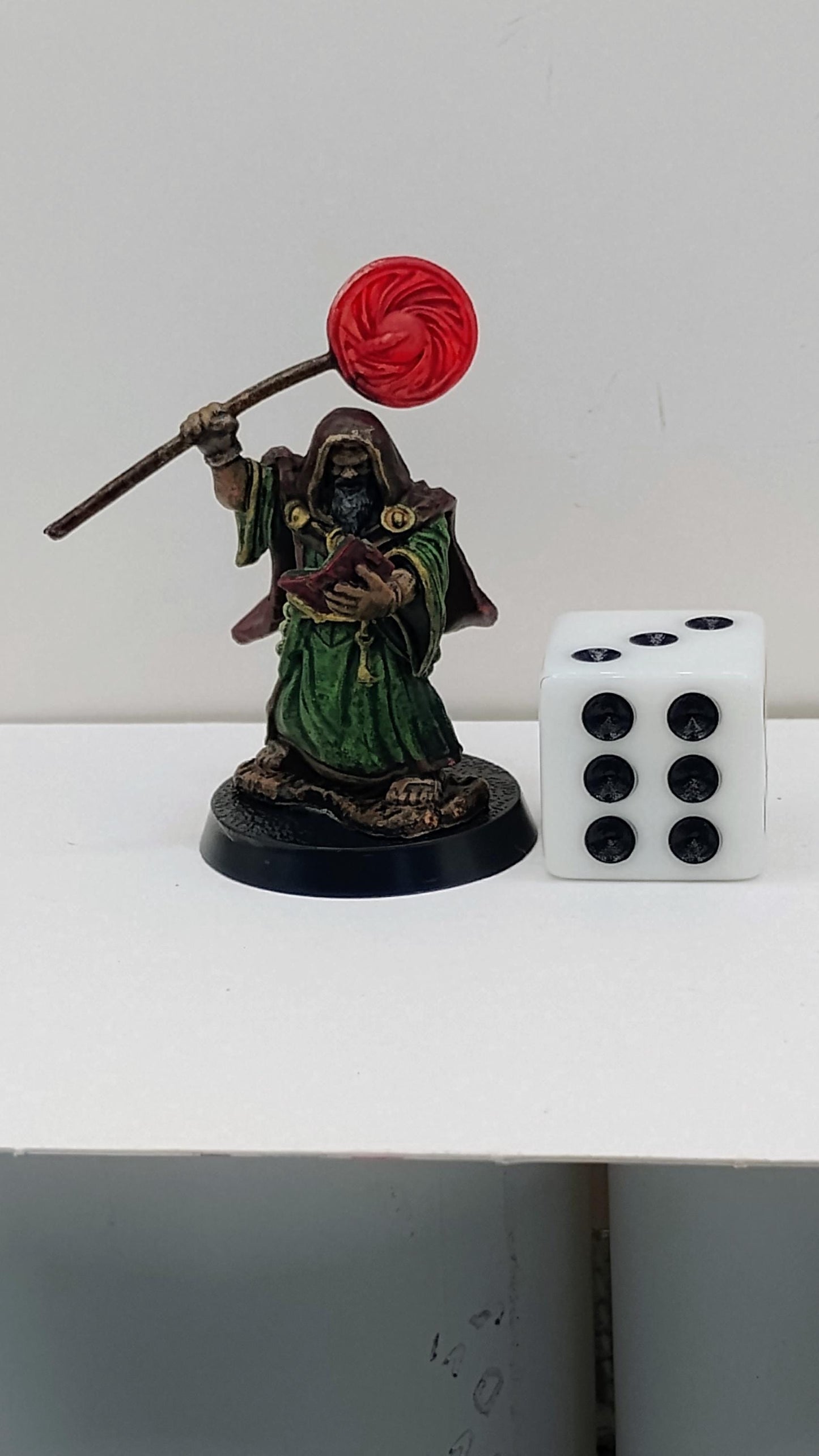 Dwarf Wizard Miniature: Green Robe, Arcane Disc