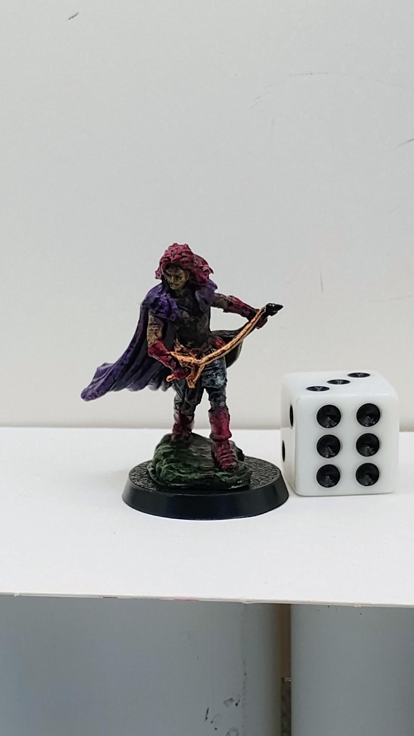 Human Bard Miniature: Violet and Crimson Lute Player