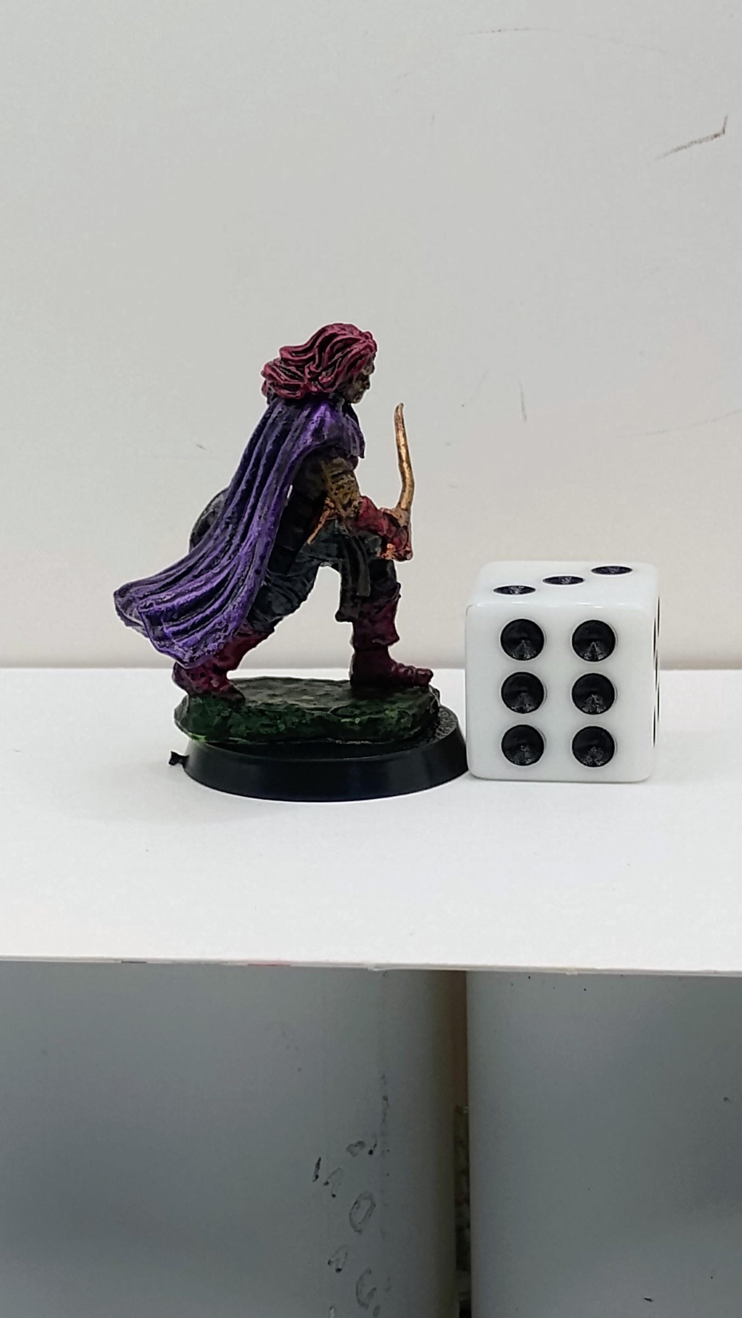 Human Bard Miniature: Violet and Crimson Lute Player