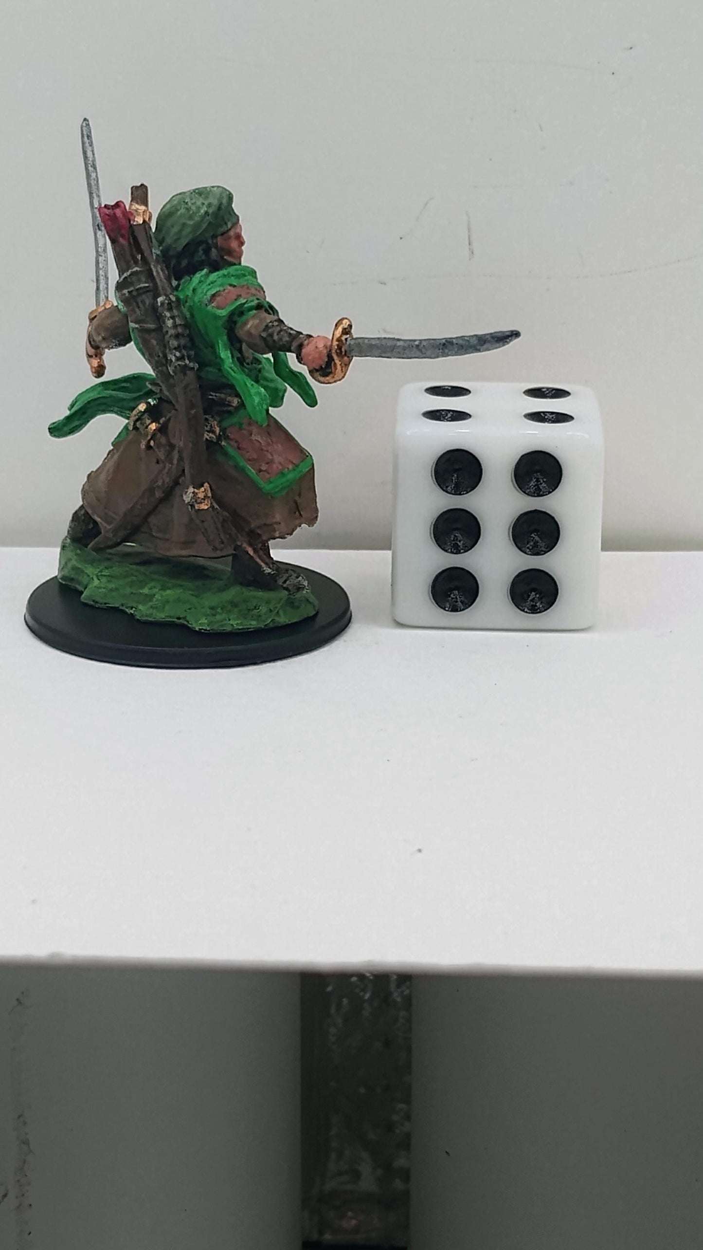 Human Ranger Miniature: Dual Blades, Forest Cloak