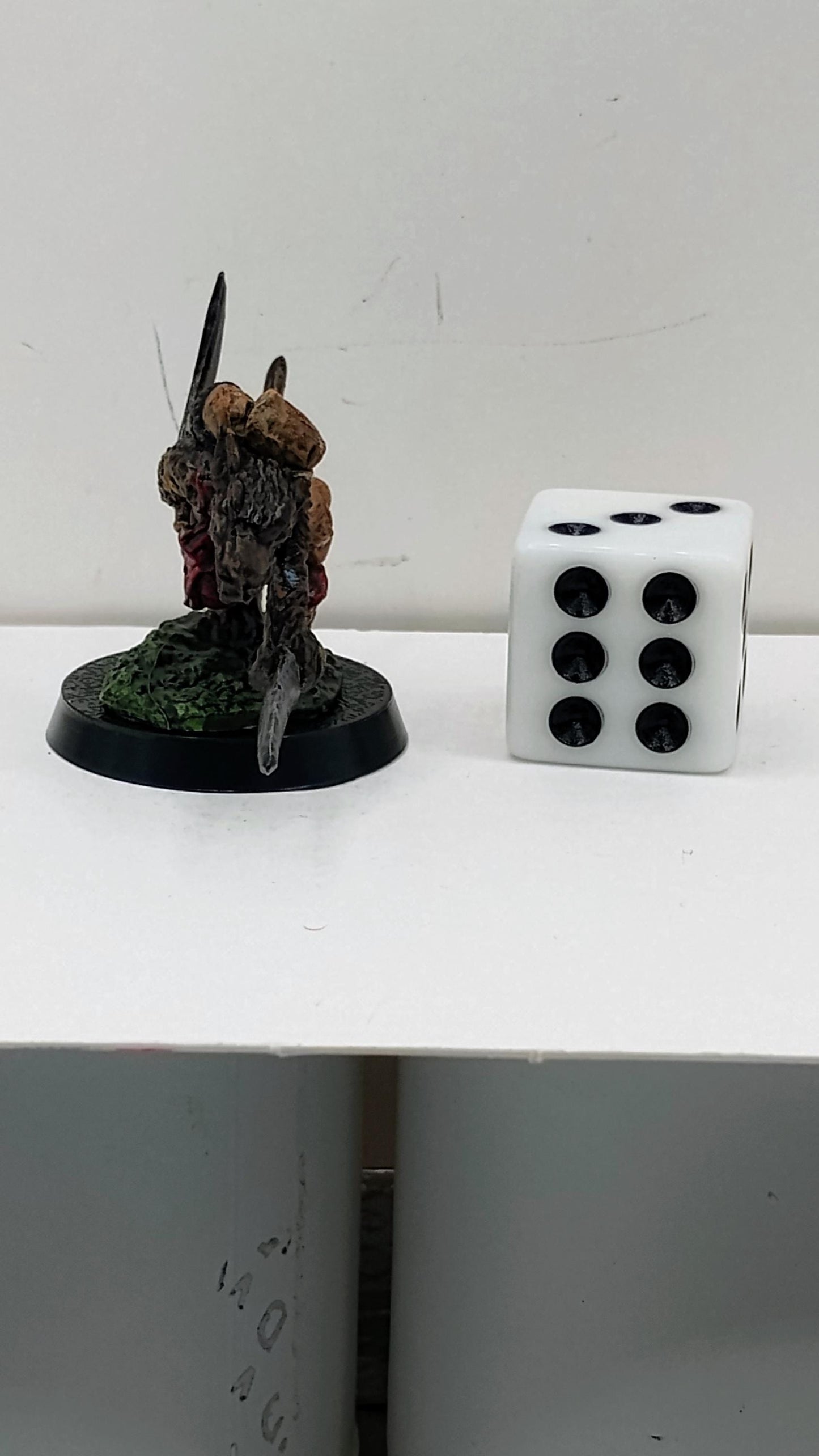 Wolfkin Rogue Miniature: Twin Daggers, Untamed Ferocity