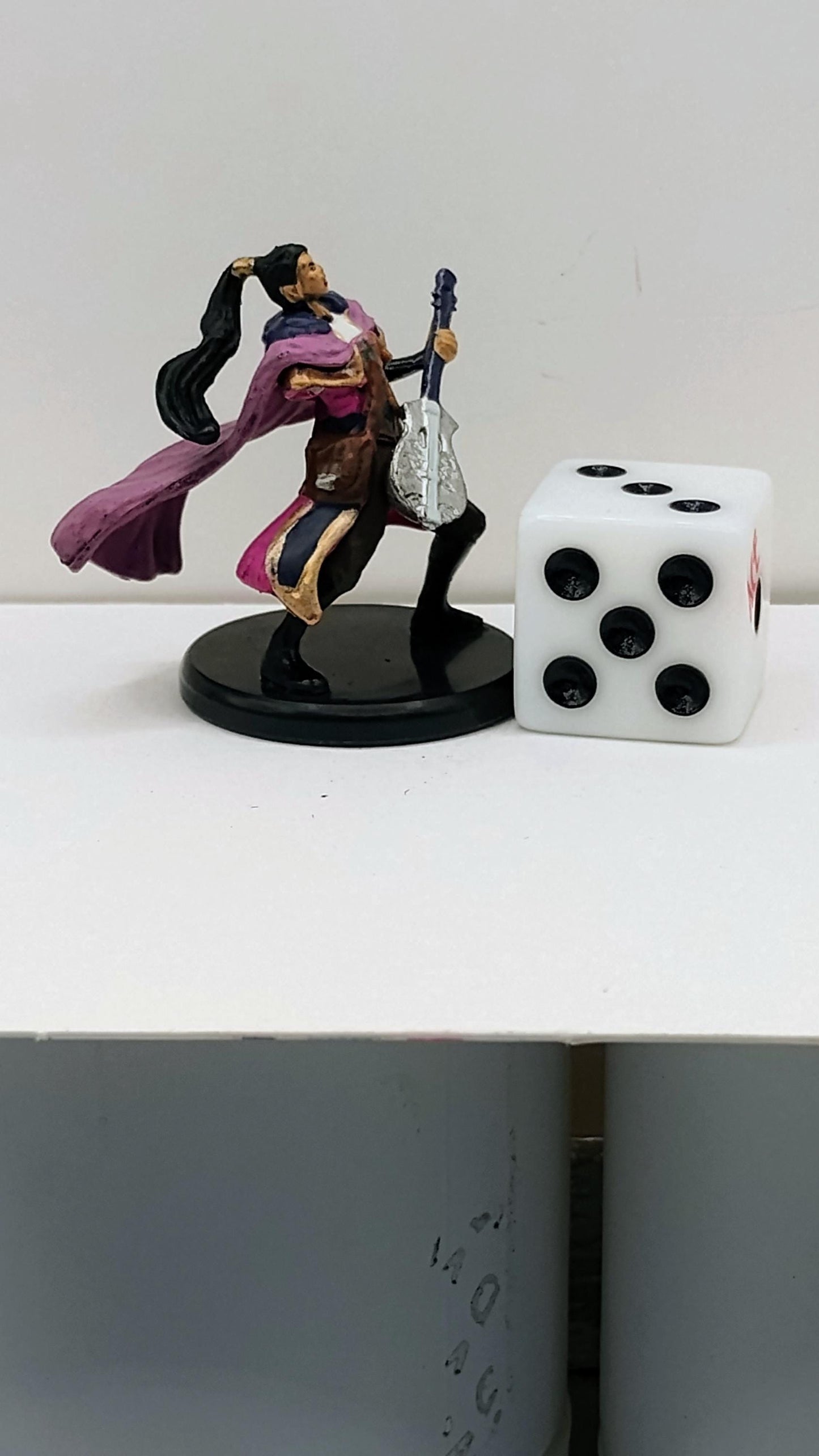 Human Bard Miniature: Violet Cloak, Silver Lute