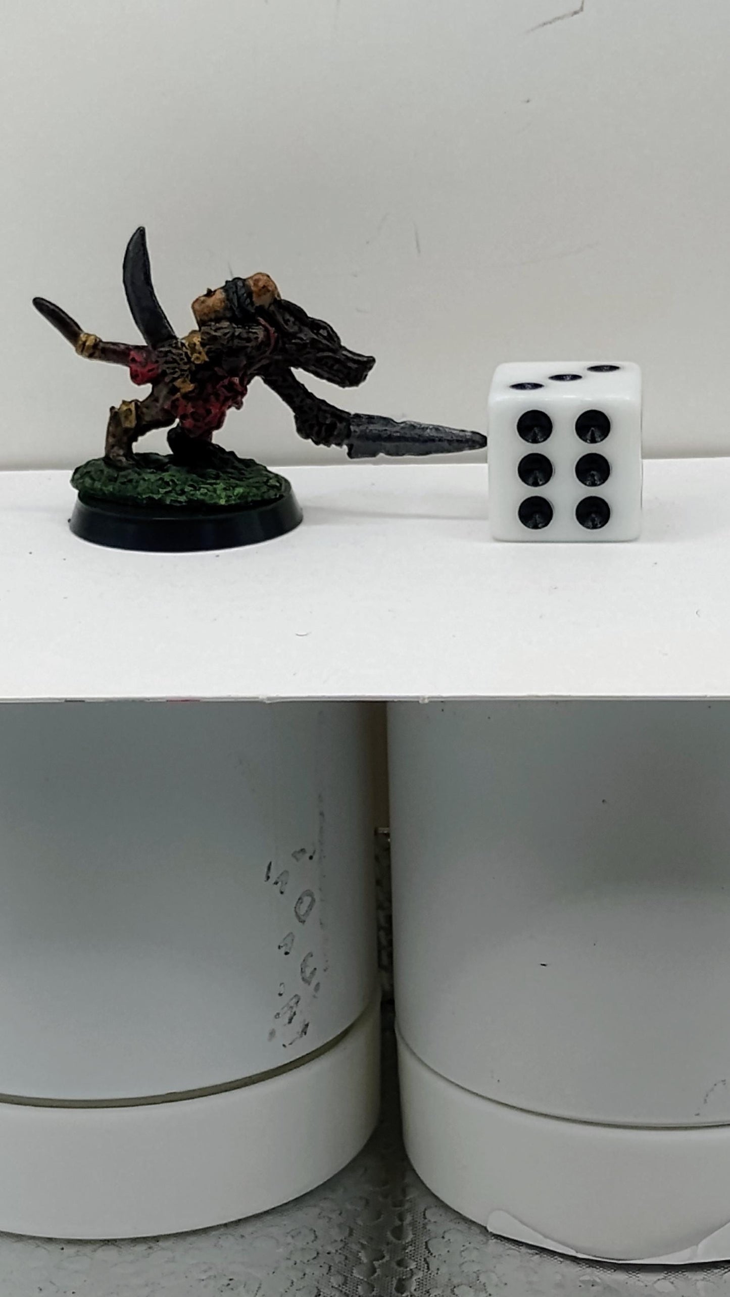 Wolfkin Rogue Miniature: Twin Daggers, Untamed Ferocity